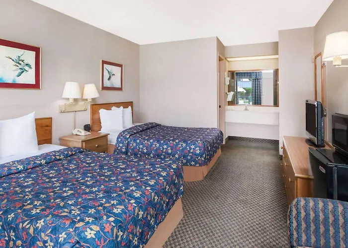 Days Inn By Wyndham Seguin Tx