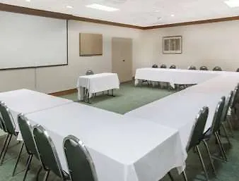 Days Inn By Wyndham Seguin Tx 