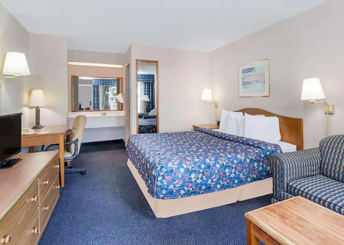 Days Inn By Wyndham Seguin Tx